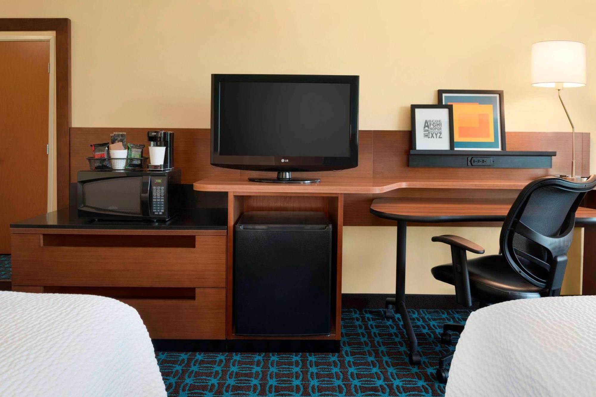 Fairfield Inn & Suites Hartford Manchester Exterior photo