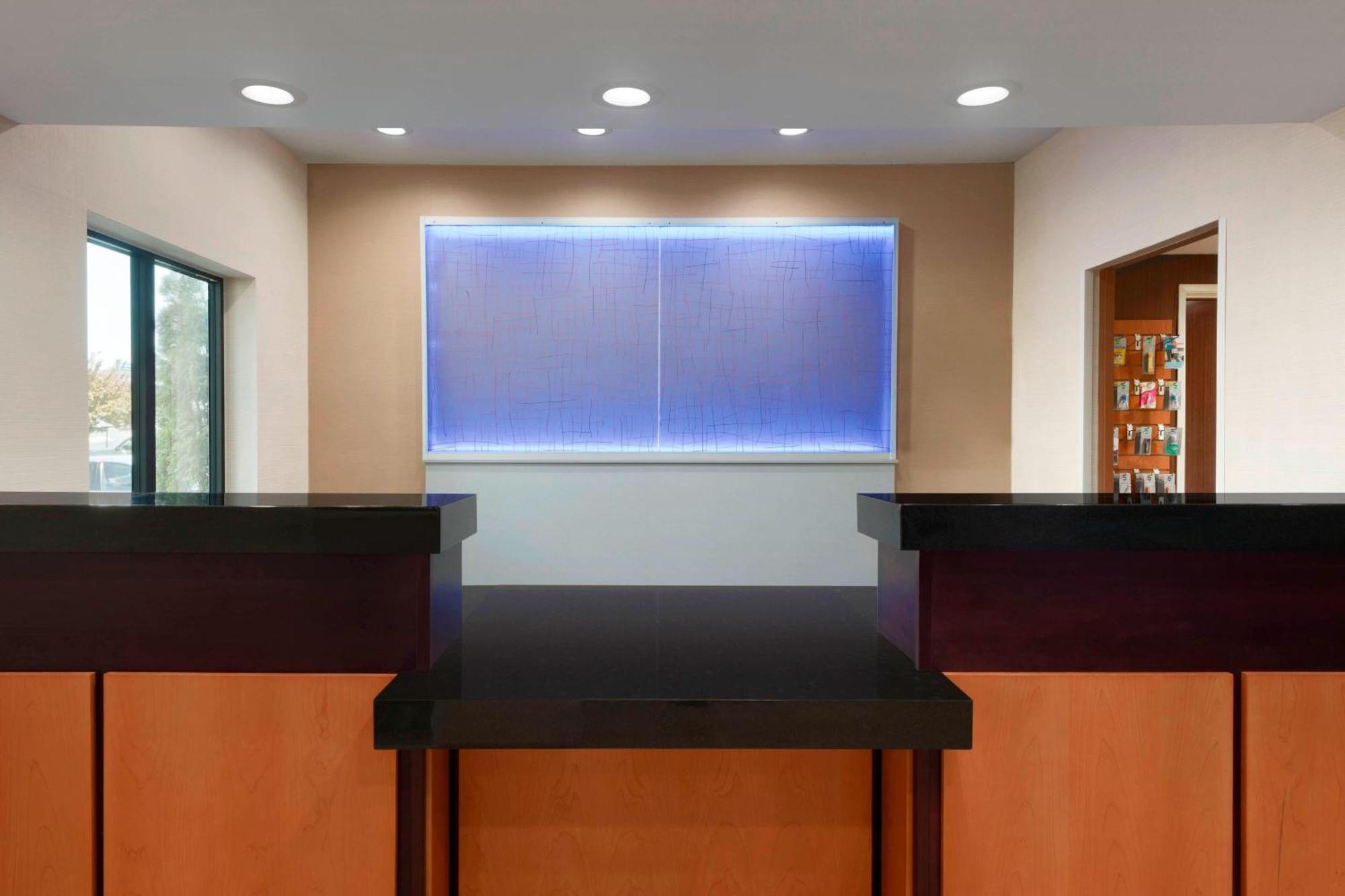 Fairfield Inn & Suites Hartford Manchester Exterior photo